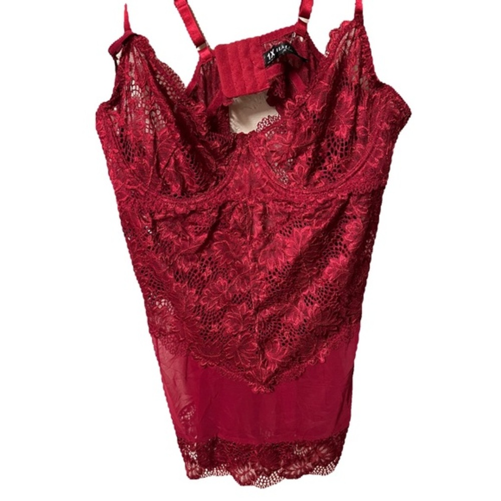 Sexy lingerie deep red colored with thong included.‎ Size 1X. NWOT. P8.